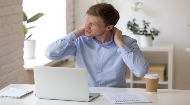 Cómo evitar los problemas cervicales en el teletrabajo