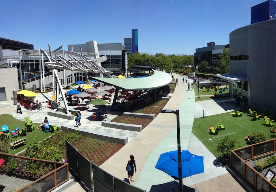 Googleplex_central_courtyard