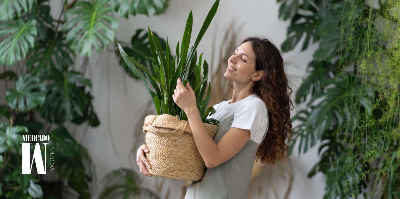 Cultiva tu felicidad: Los beneficios de la jardinería para las mujeres