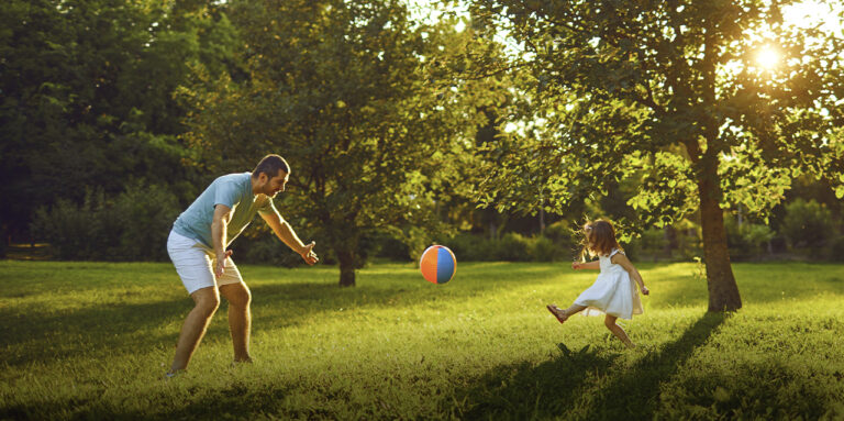 Actividades físicas al aire libre para disfrutar en familia - Revista ...