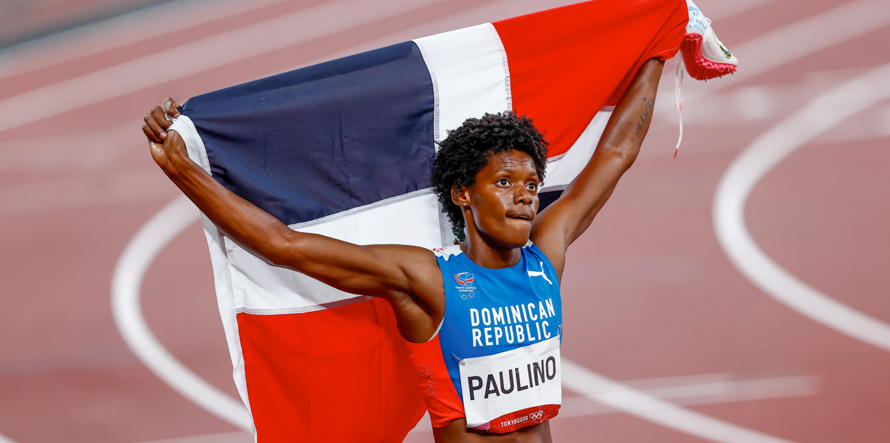 La reina de los 400 metros domina, gana y clasifica a semifinales en París 2024