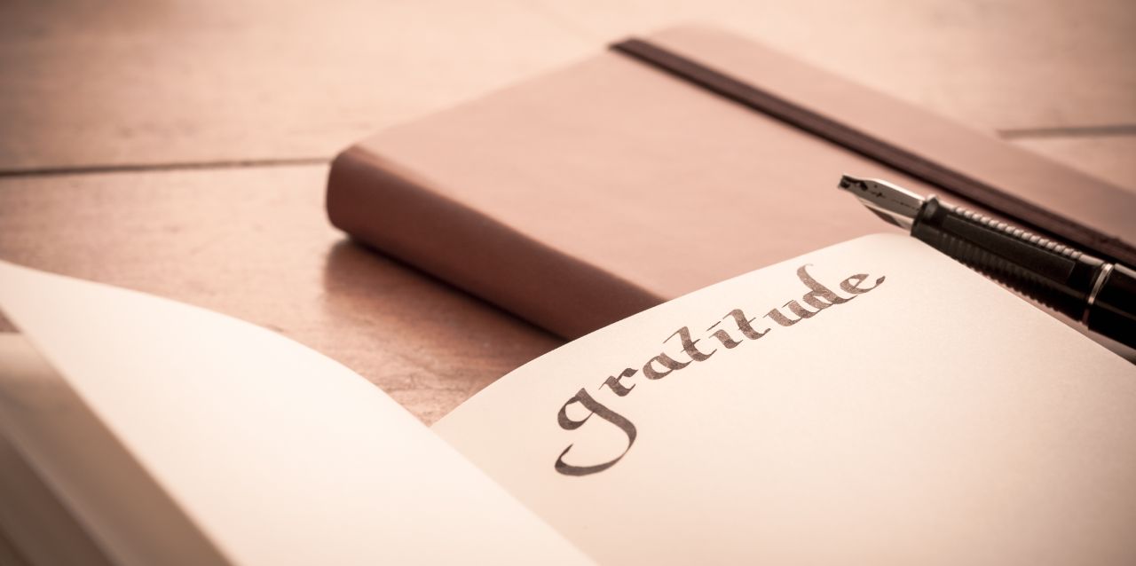 Cómo un diario de gratitud puede hacerte más feliz