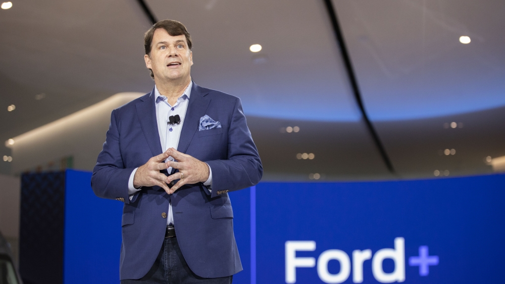 Jim Farley, el CEO de Ford, tiene un plan para que el próximo coche eléctrico de la marca reduzca sus costes de producción a los de los modelos de fabricantes chinos.