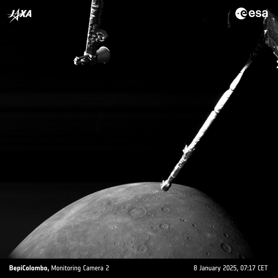 La lava y los escombros iluminan la superficie de Mercurio, como lo ve M-Cam 2. (ESA/BepiColombo/MTM)