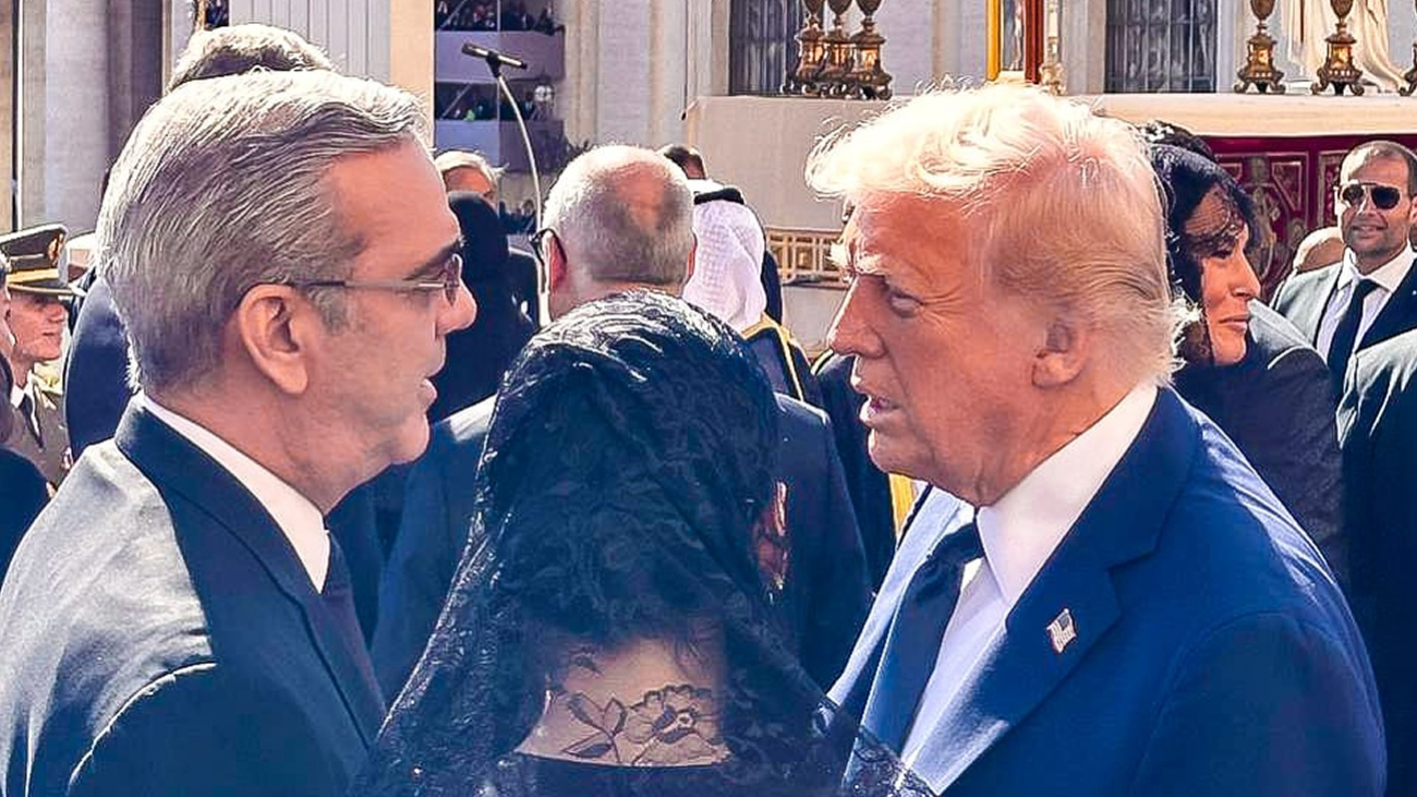 El presidente de la República Dominicana, Luis Abinader, y el de Estados Unidos, Donald Trump, sostuvieron una breve conversación la mañana de este sábado, previa a la misa por el funeral del papa Francisco.