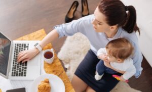 maternidad hijos en edad escolar 