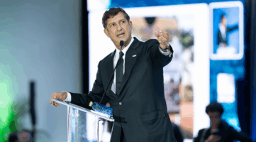 Manuel Estrella desglosa los retos y clave del éxito económico de Santiago