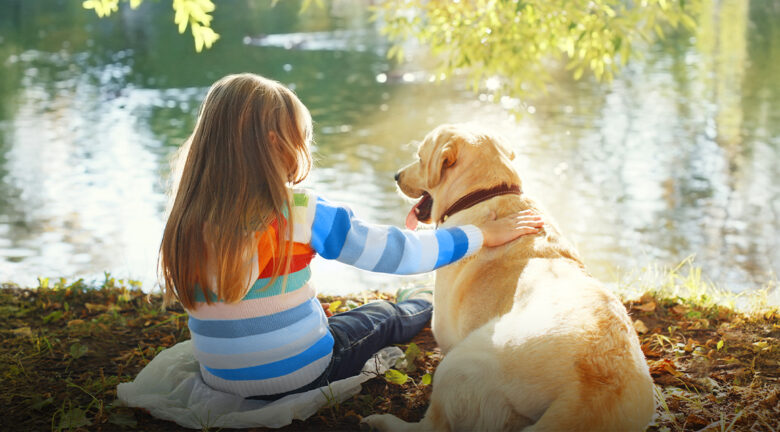 Niños con autismo y animales terapéuticos: un vínculo sin palabras