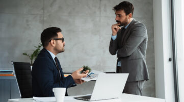 Estratificación jerárquica: Cómo adaptarse cuando contratan a un nuevo jefe por encima de usted