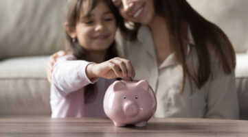 ¿Y si tus hijos aprenden a ahorrar antes de leer? Tres lecciones financieras para sus vidas