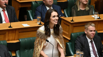 Liderar en crisis y dormir ocho horas: la fórmula inesperada de Jacinda Ardern