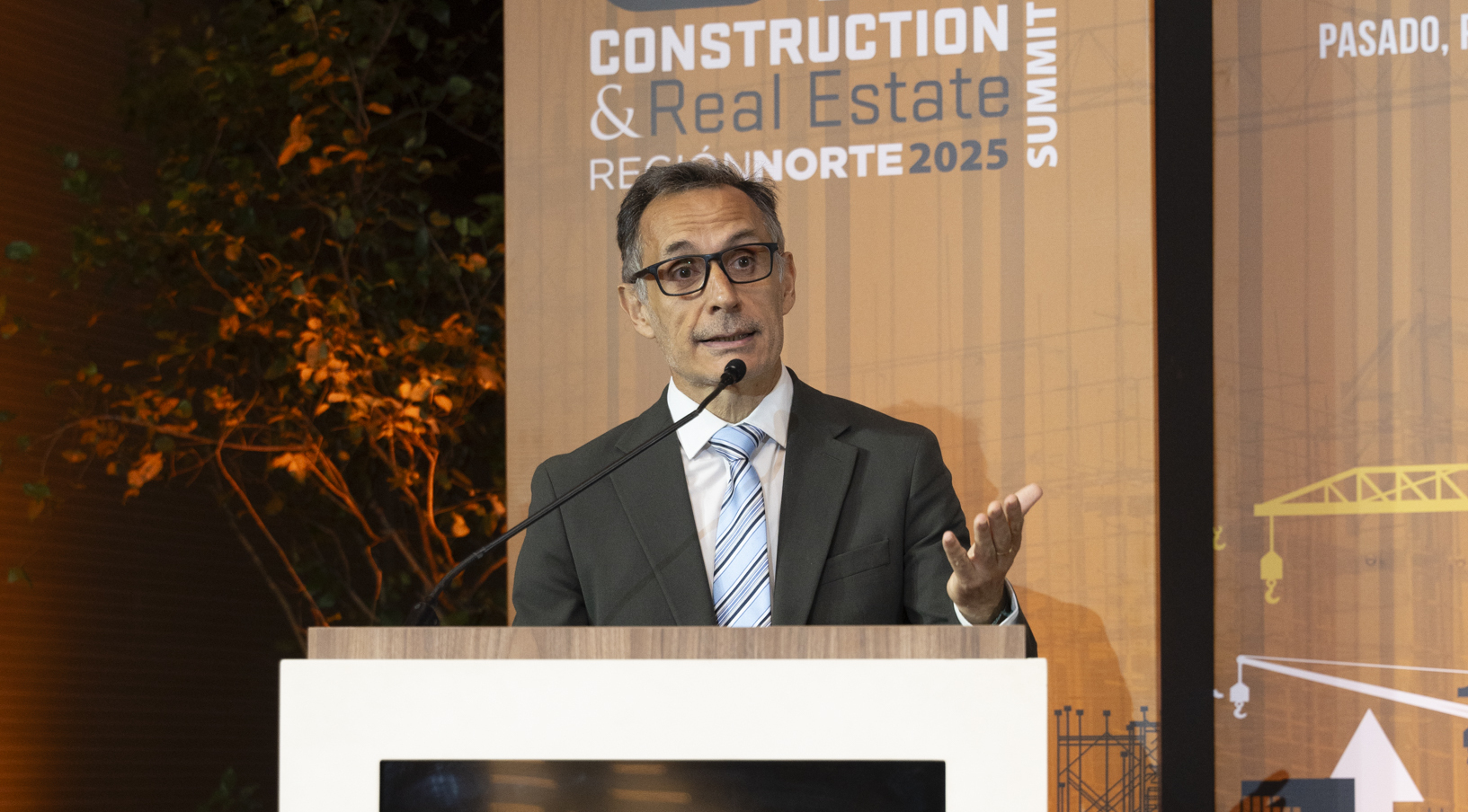 Alberto Labadia, Publisher de Mercado Media Network construction Santiago.