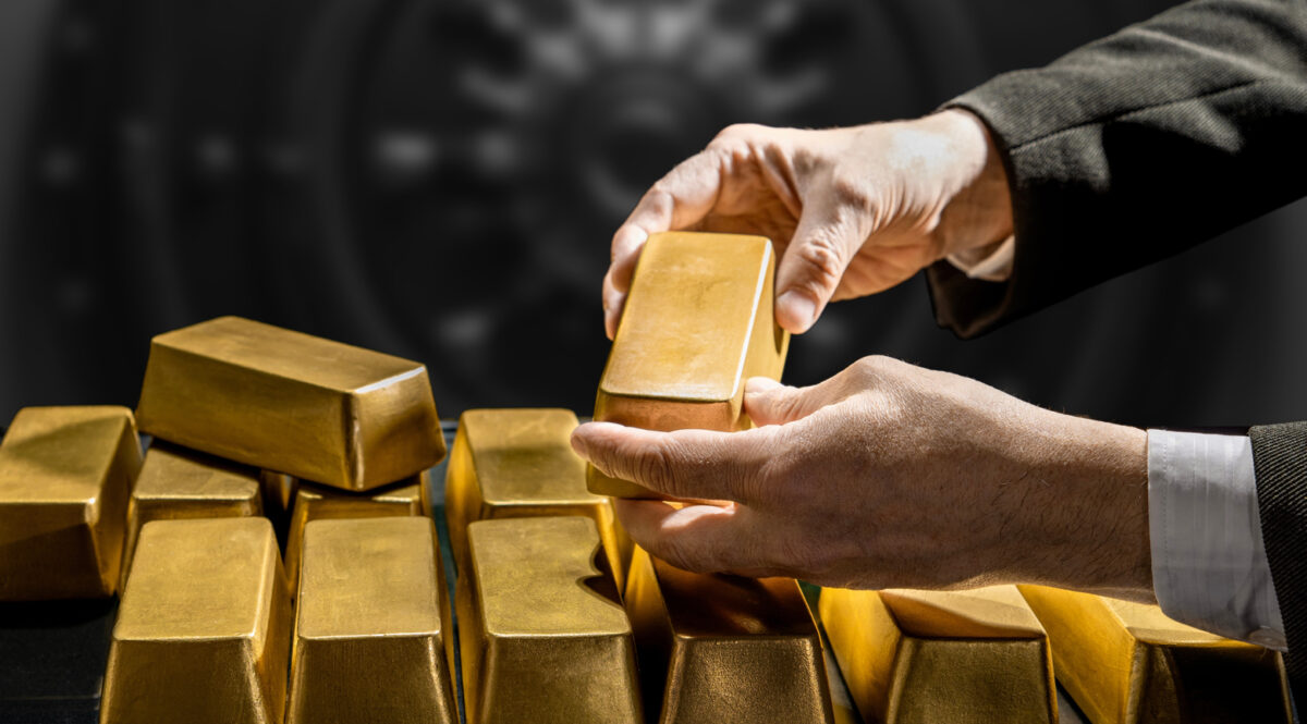 El oro rompe récord histórico y supera los 3,800 dólares.