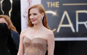 Jessica Chastain vestida por Giorgio Armani