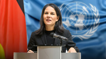 Annalena Baerbock sostiene el mazo de la ONU «sin celebraciones»