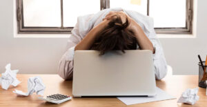 señales de burnout y suicidio