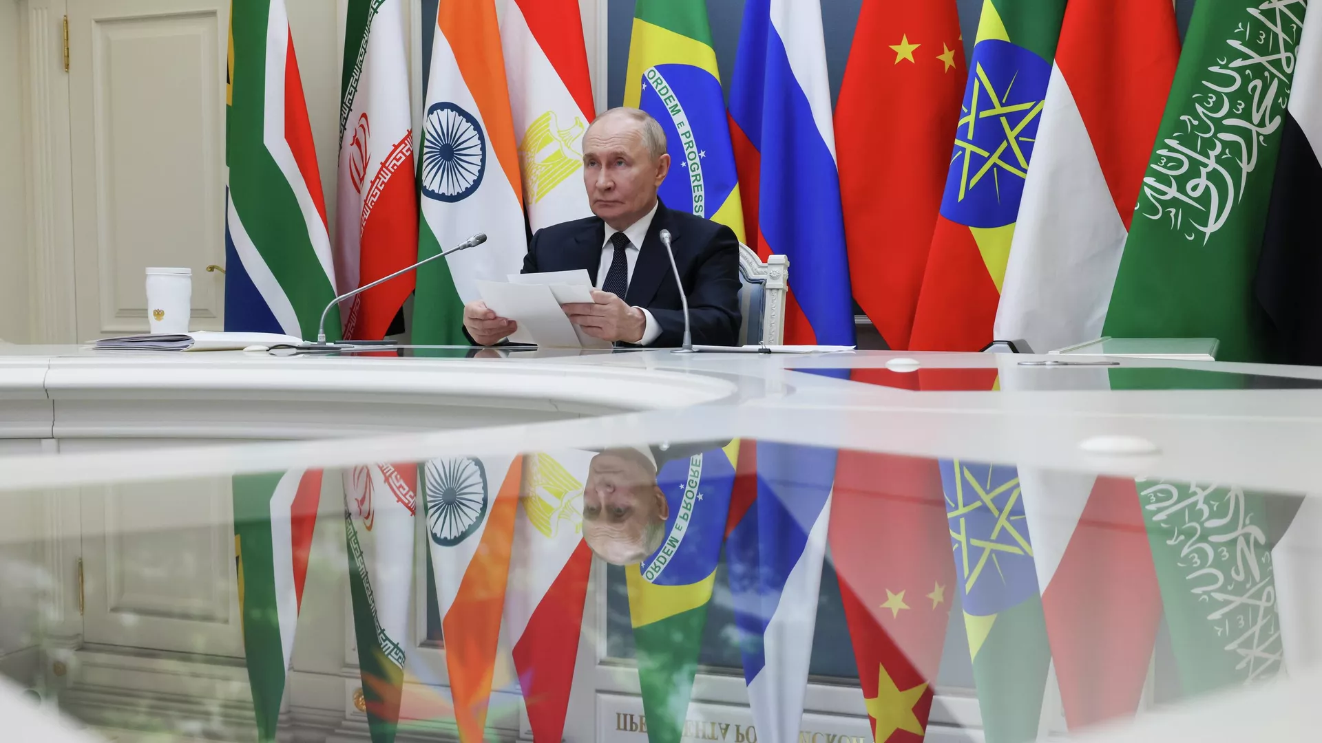 El presidente ruso, Vladímir Putin, participa en la cumbre virtual de los BRICS convocada por Brasil. 