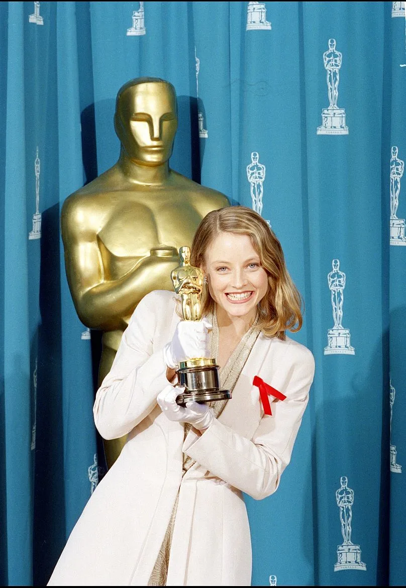 jodie foster vestida por giorgio armani