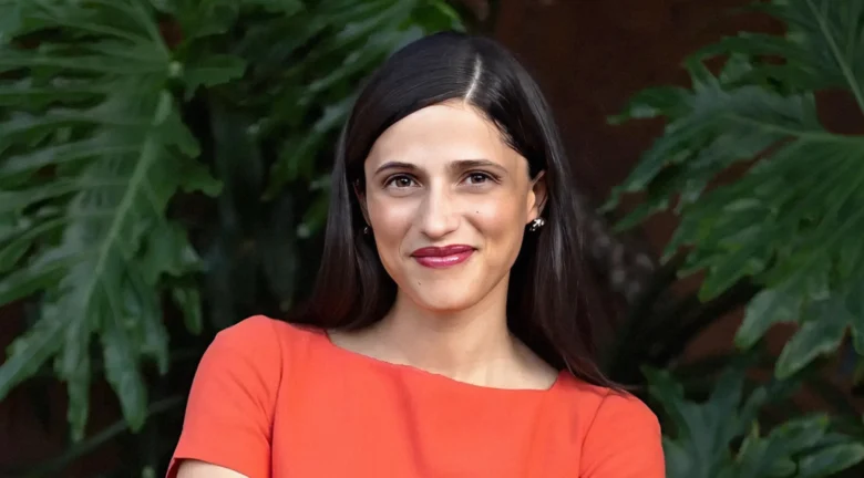 Eléonore Caroit, la francodominicana que ascenció al gobierno de Francia