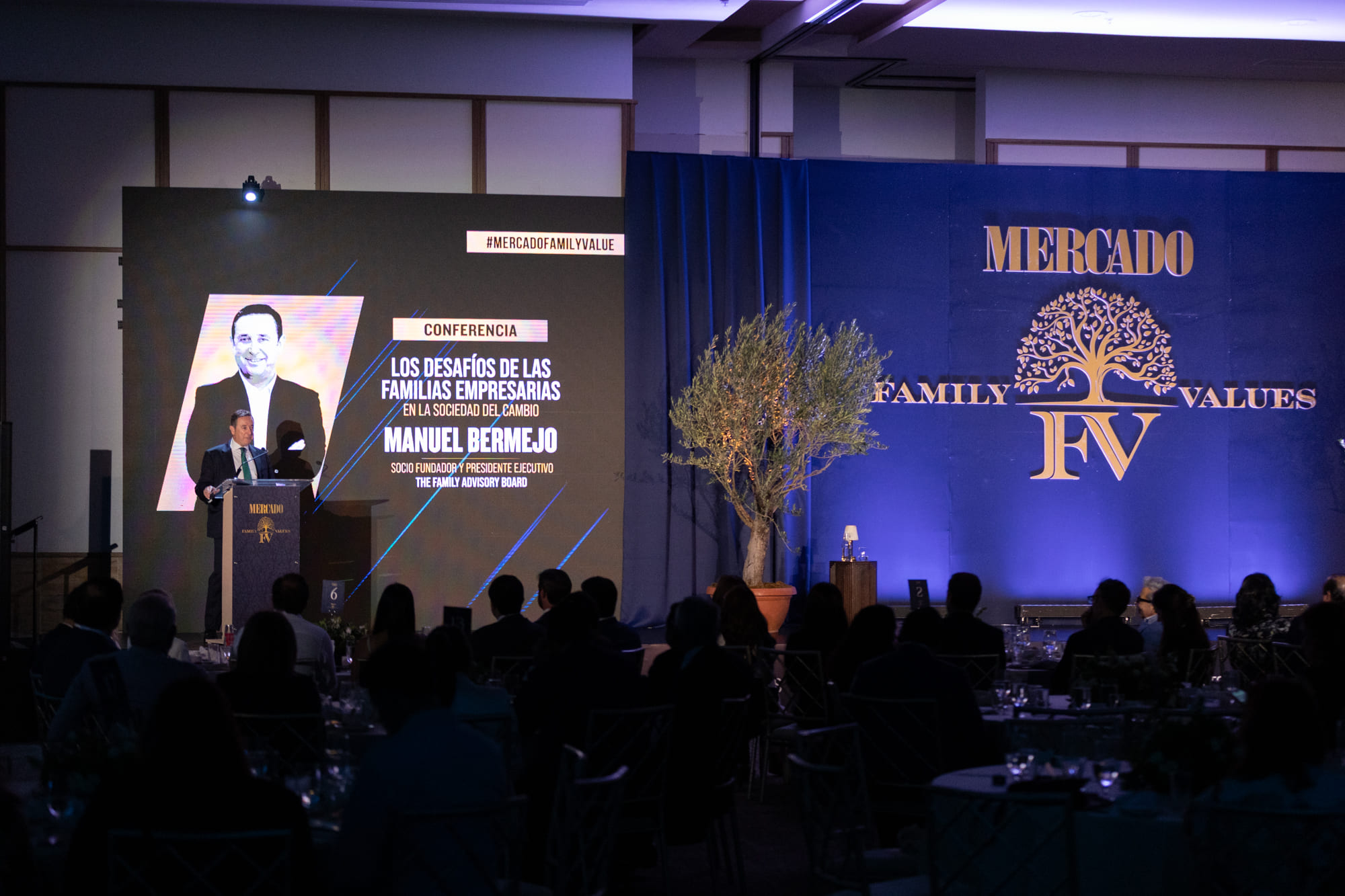 Manuel Bermejo, socio fundador y presidente ejecutivo de The Family Advisory Board, imparte su conferencia durante el evento Family Values 2025 de Mercado Events.