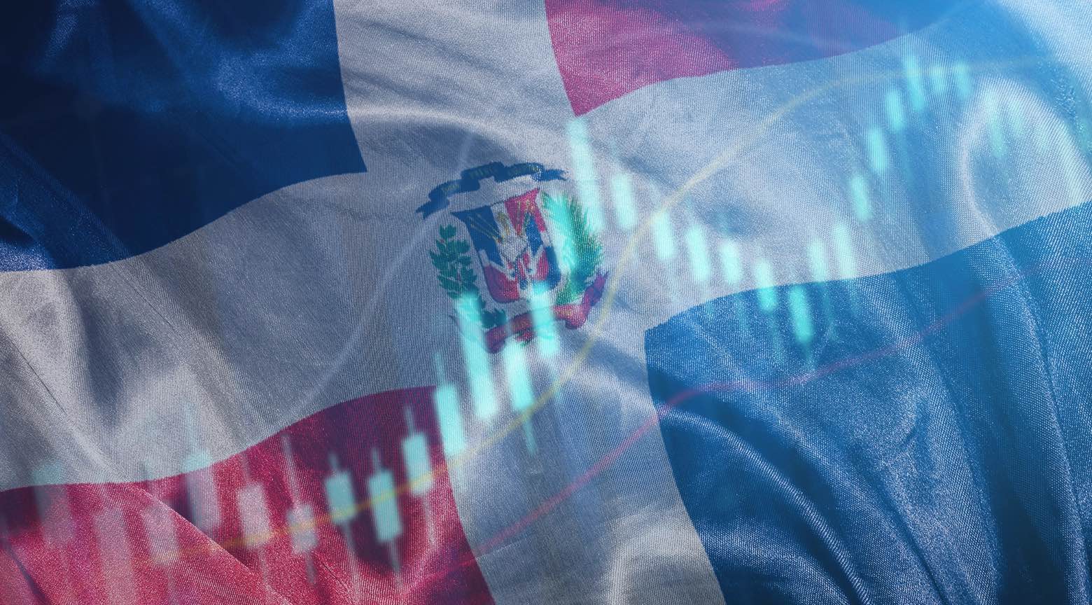 Bandera de la República Dominicana con gráficos financieros superpuestos que representan crecimiento económico.