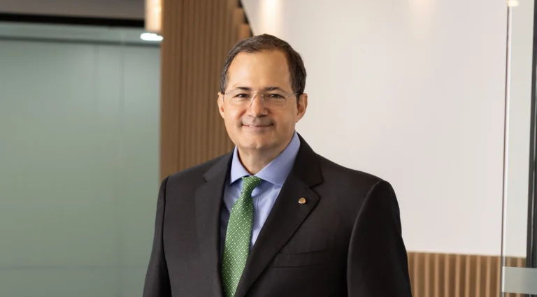 Steven Puig, presidente de BHD, premiado en los DADA Awards 2025