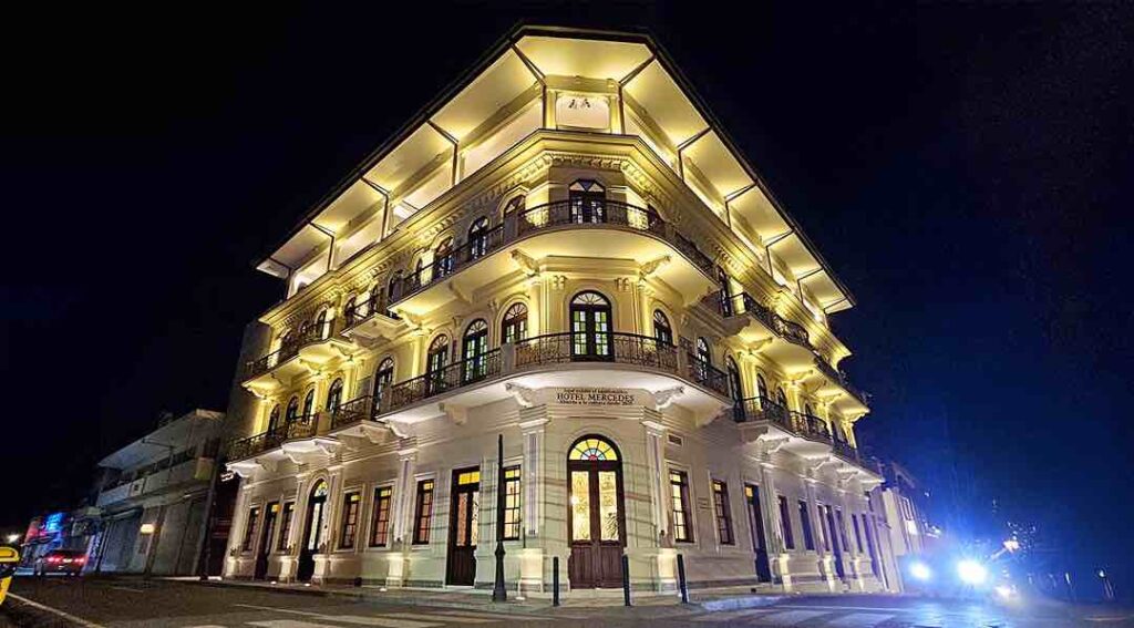 Banreservas abre un renovado Centro Cultural en Santiago