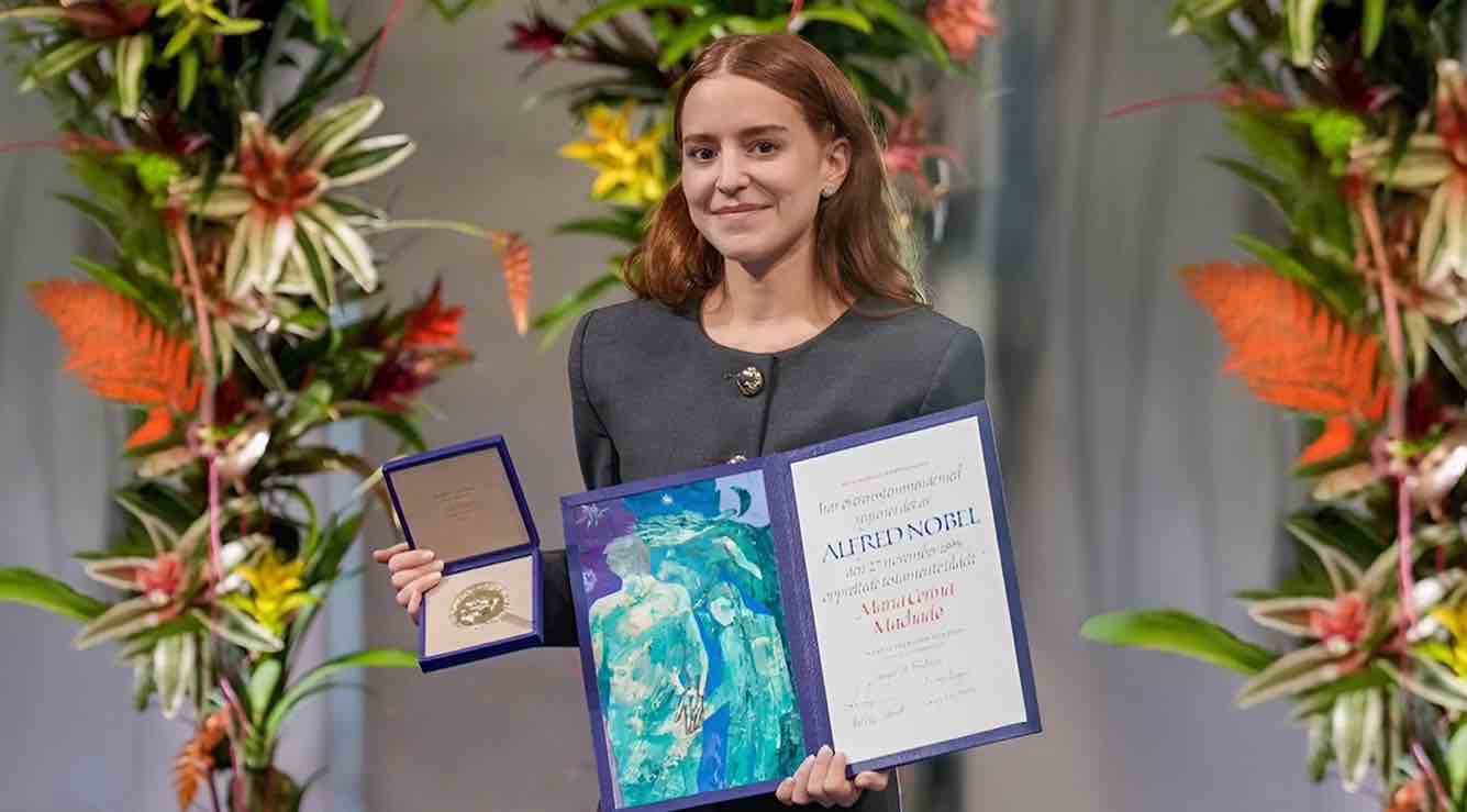 La hija de María Corina Machado recibe el Nobel por su madre