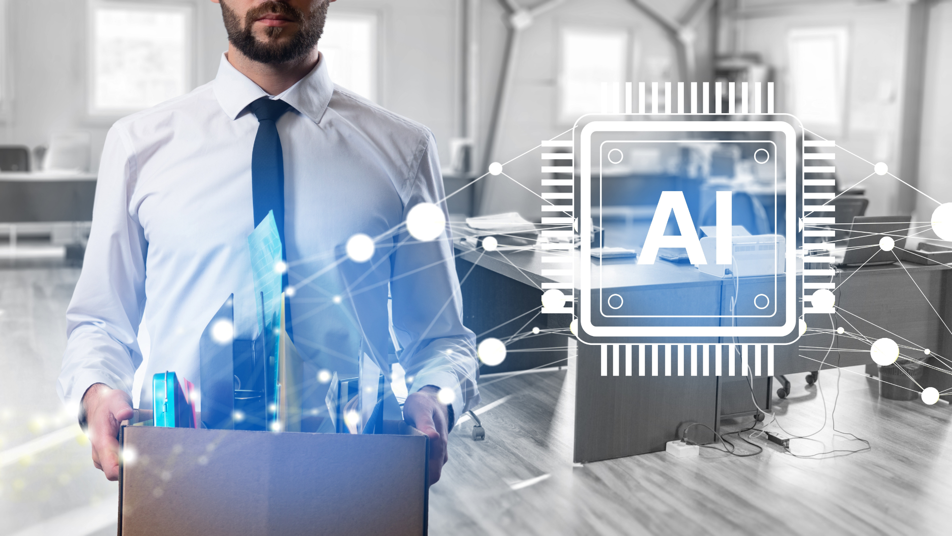 Ejecutivo con camisa y corbata sostiene una caja en una oficina, junto a un gráfico digital que representa un chip de inteligencia artificial (IA)