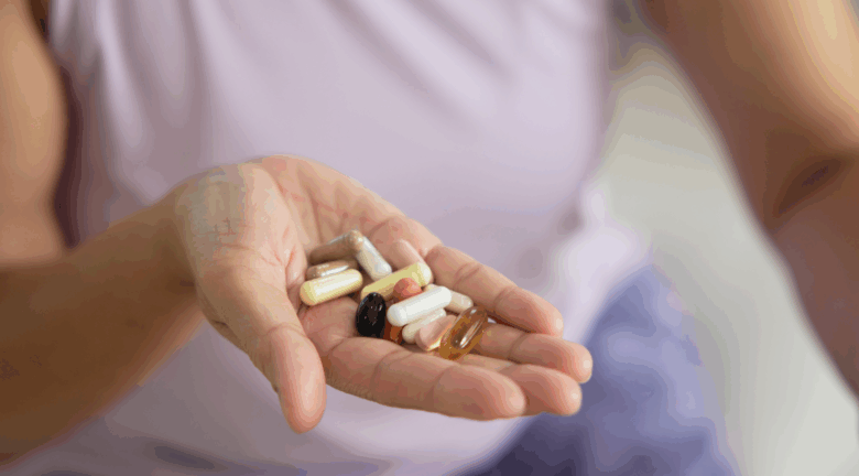 Las 7 vitaminas clave que las mujeres necesitan a partir de los 40, según expertos en nutrición