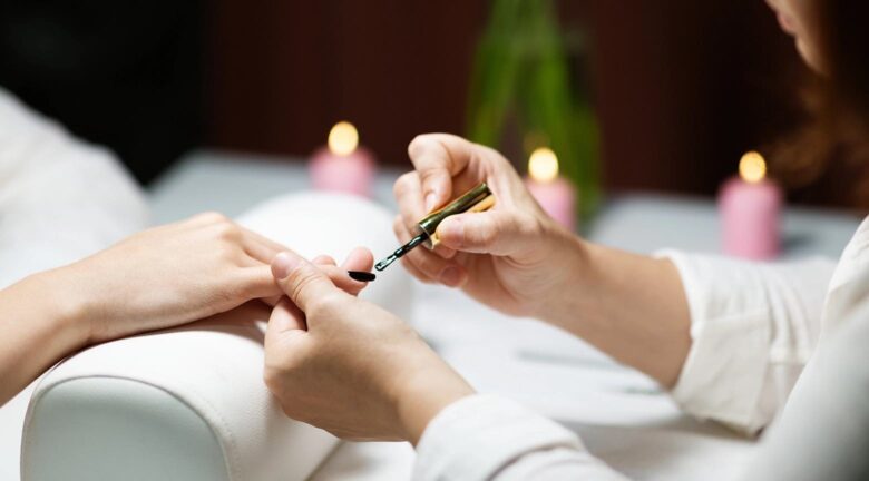 ¿Cuáles son los riesgos reales de usar uñas acrílicas? Lo que debes saber antes de ponértelas