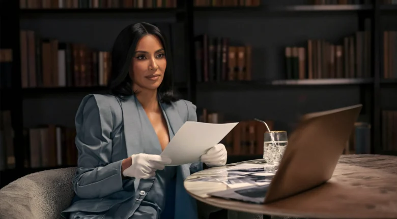 80 millones por una prenda: cómo Kim Kardashian convirtió el archivo de Galliano en un activo financiero