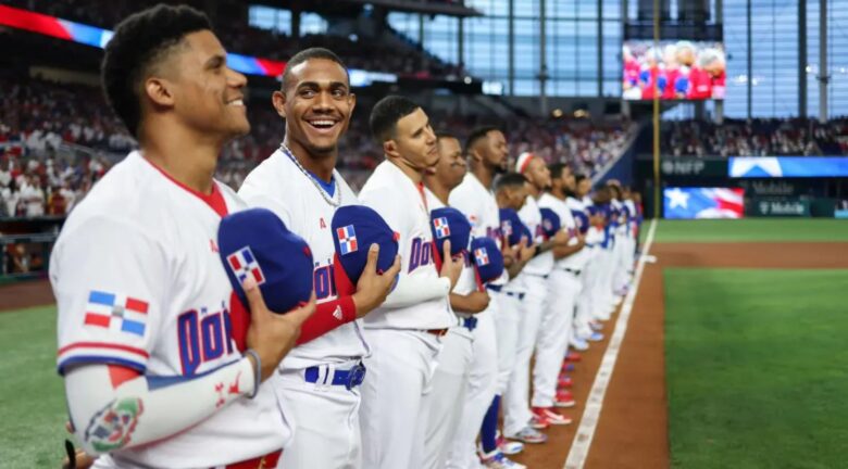 RD conecta cuadrangulares y protagoniza uno de los juegos con mayor asistencia del Clásico Mundial de Béisbol