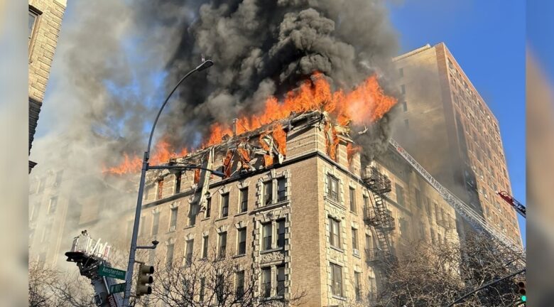 Incendio en Midtown Manhattan obliga a evacuar un edificio cerca del desfile de San Patricio
