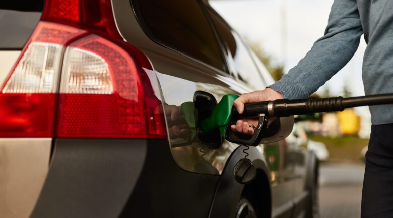 Gasolina supera los RD$300 por primera vez tras alza de RD$10
