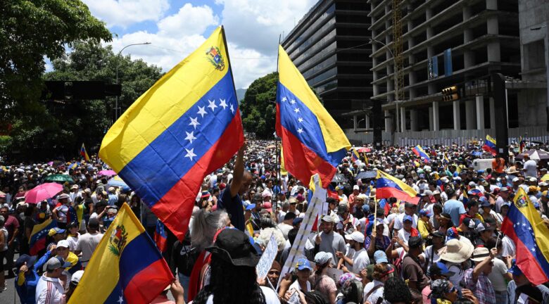 Protestas en Venezuela por salarios: policía bloquea marchas hacia Miraflores