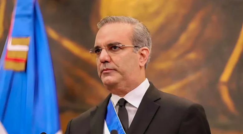 Abinader promulga ley que elimina candidaturas independientes y choca con fallo del TC