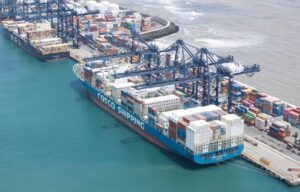Cosco se posicionó como líder del libro de órdenes en China durante 2025 con fuerte impulso de portacontenedores