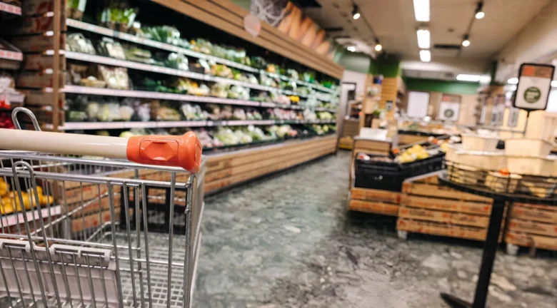 Confianza del consumidor se hunde a niveles de pandemia: golpea a Latinoamérica