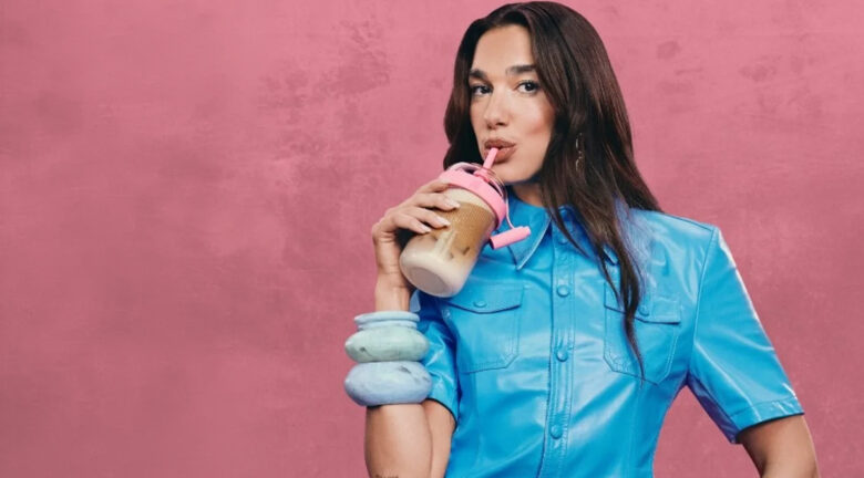 Cómo Dua Lipa transformó el “What Else?” de Nespresso en una declaración generacional