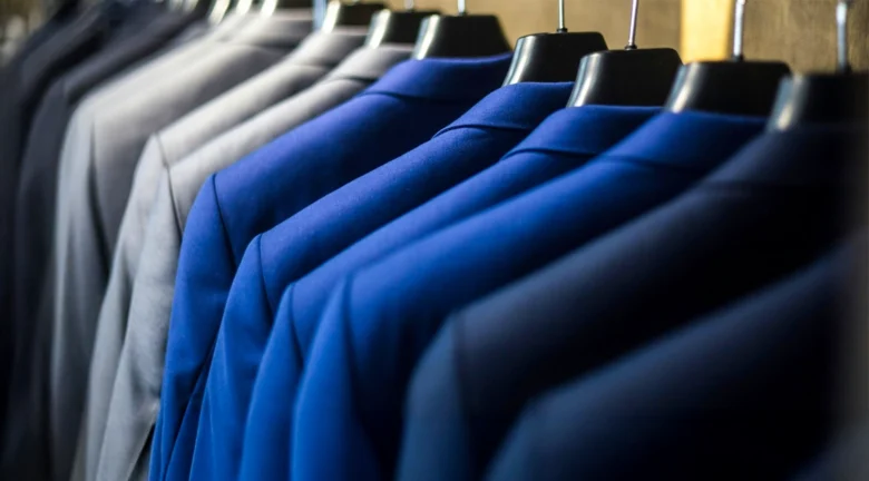 Estos son los 3 colores de ropa que eligen las personas inteligentes, según la psicología