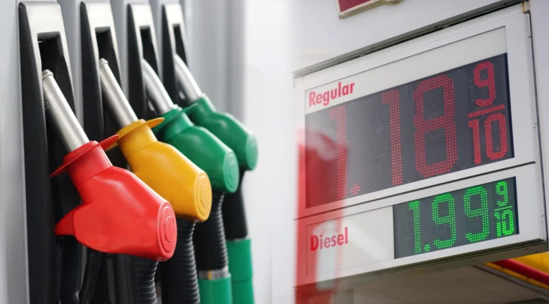 La gasolina en EE. UU. supera los US$4 por primera vez desde 2022