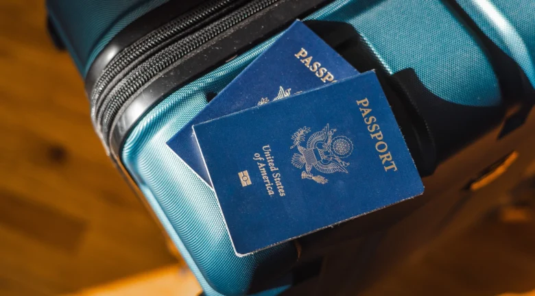 Viajar a EE. UU. será más caro: suben tarifas de equipaje por la guerra con Irán