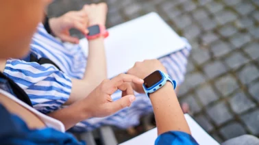 Adiós a los Smartwatches: Relojes inteligentes también entran en la regulación escolar en RD