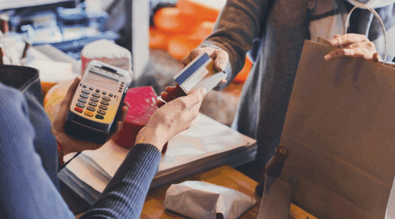 El auge de “compra ahora y paga después” empieza a revelar la fragilidad financiera de EE.UU.