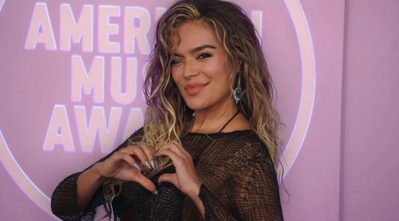 Hegemonía Latina: Karol G conquista los AMAs y se consagra como el ícono global de 2026