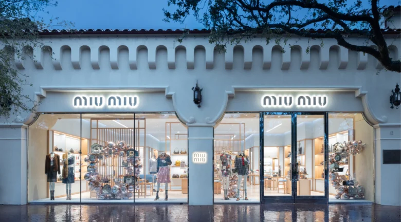 Miu Miu era la joya de Prada, pero la guerra empezó a frenar su brillo