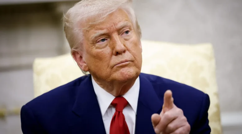 Trump afirma que no habrá guerra con Cuba pese a investigaciones contra Raúl Castro