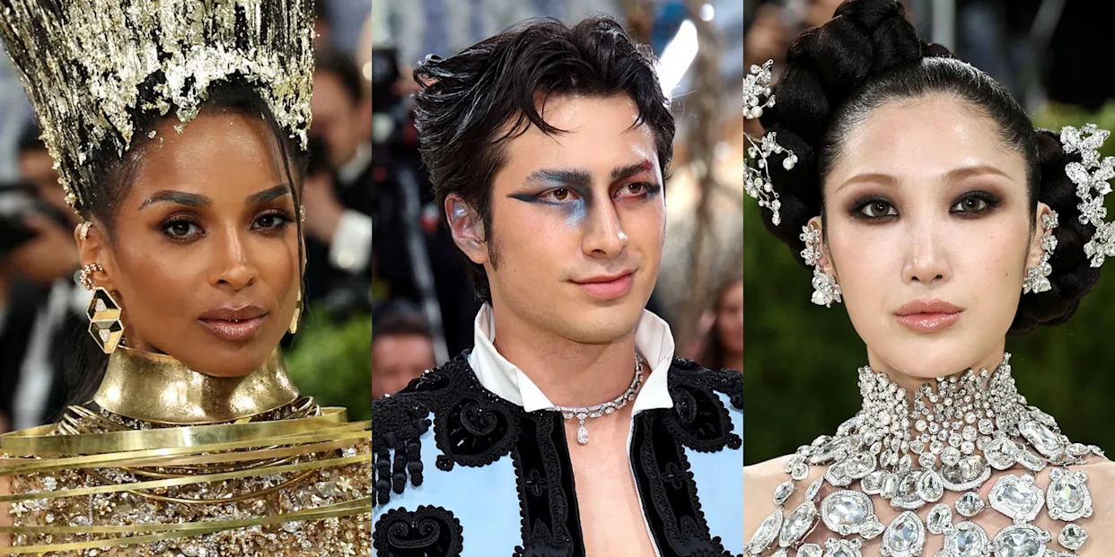 Tres celebridades en el Met Gala con looks de alta costura y accesorios elaborados.