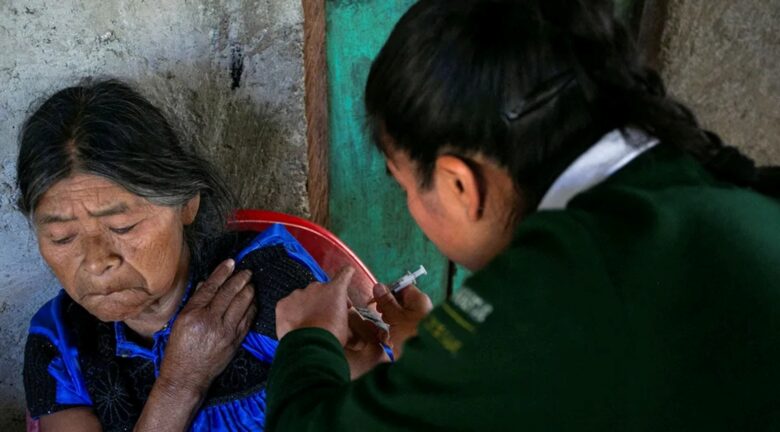 La caída de la vacunación infantil vuelve a poner a América Latina bajo presión por el sarampión